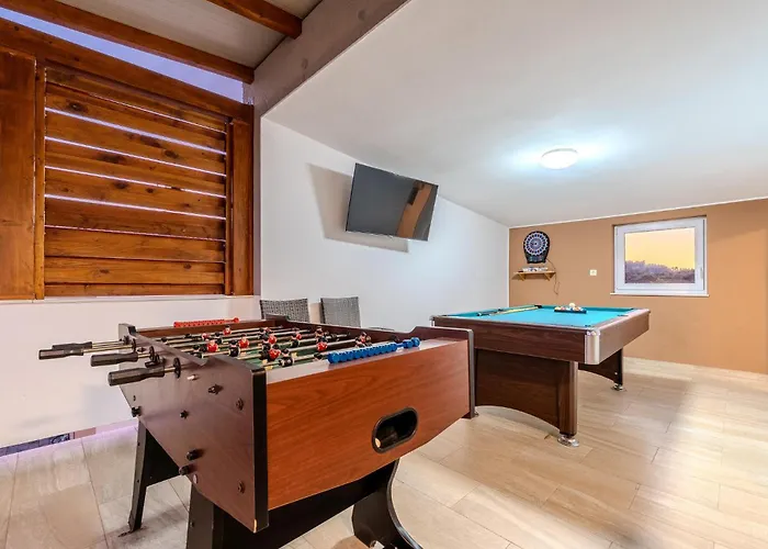 Semesterbostad In With Sauna Vir