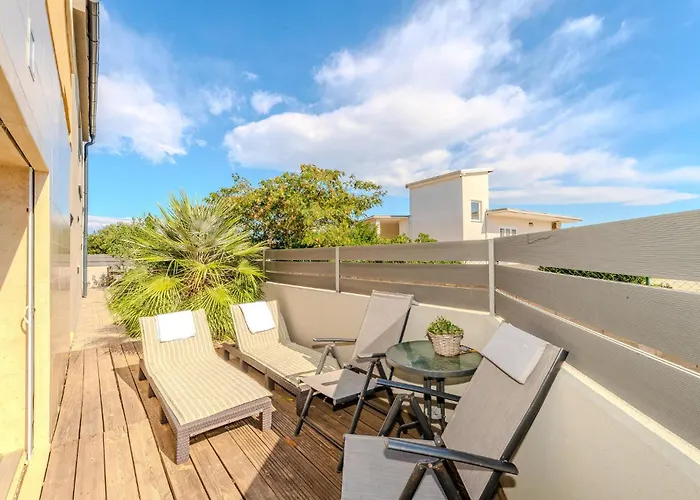 In With Sauna Semesterbostad Vir